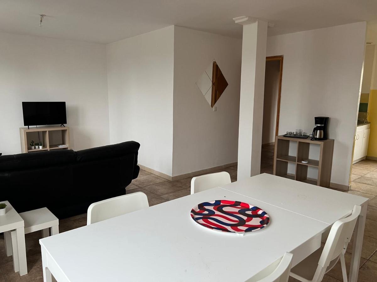 Le Relais De Saint Loup 1 A 66 Personnes Apartment Montereau-faut-Yonne Bagian luar foto